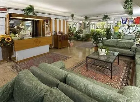 Hotel Strand 酒店 里乔内