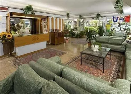 Hotel Strand 酒店 里乔内