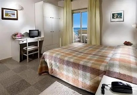 酒店 Hotel Strand 3*