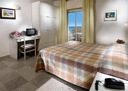 호텔 Hotel Strand 3*