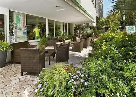 Hotel Strand 호텔 리치오네